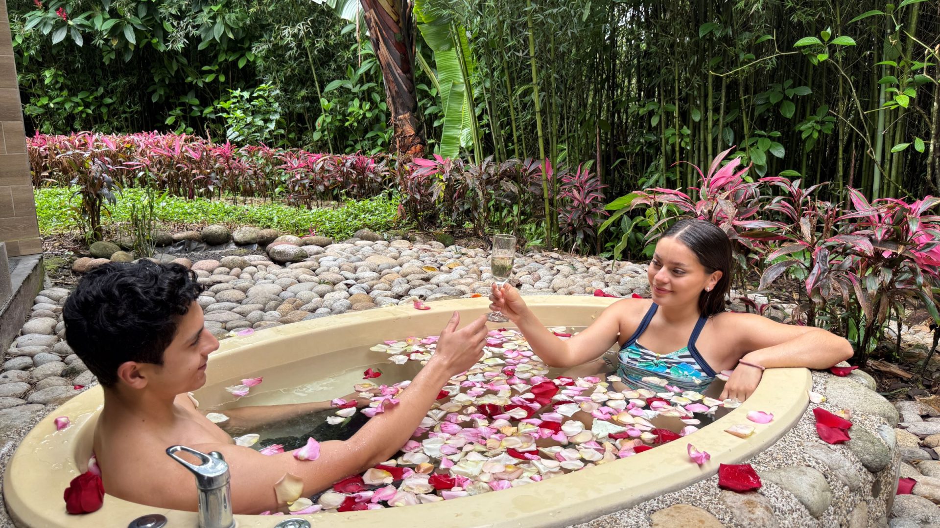 PAQUETE ESCAPADA ROMÁNTICA